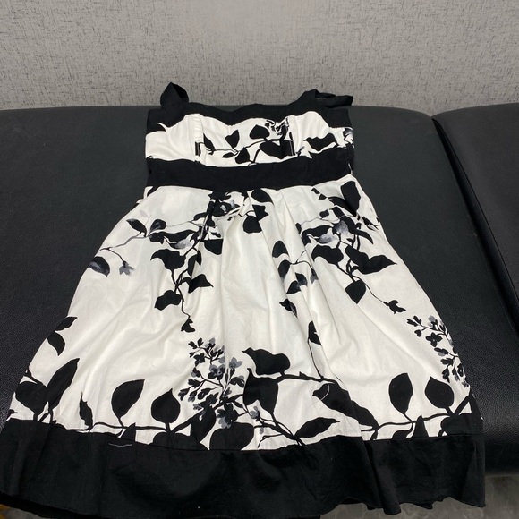 Speechless dress with pockets!!😊😍 - Picture 1 of 5